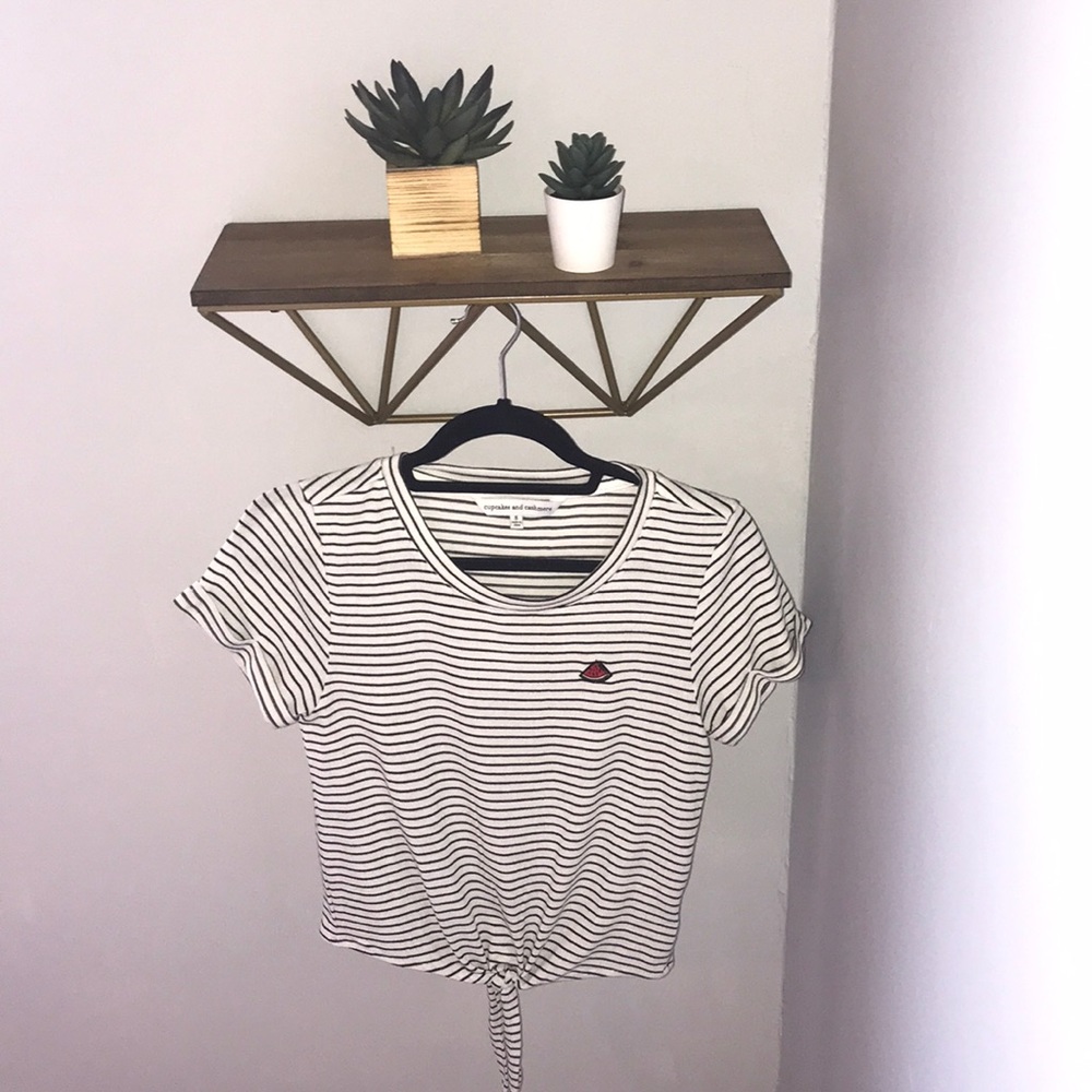 Stripe shirt with front tie